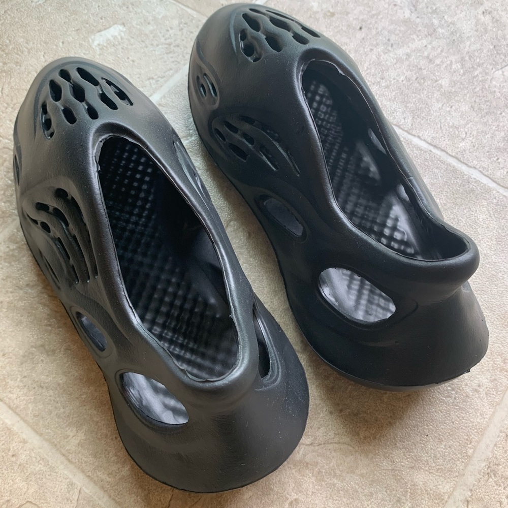 YZY Foam Runner